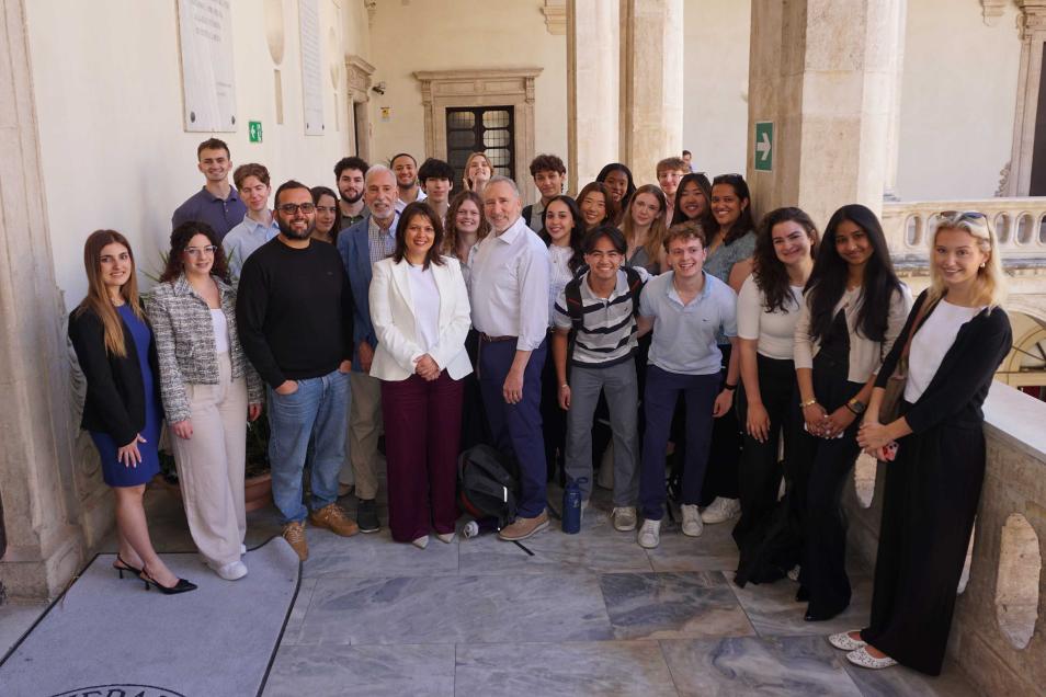 gli oltre venti studenti della Northeastern University 